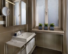Bathroom executive room