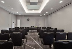 Plaza Suite 4 theater style