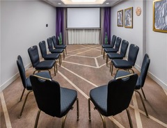 Plaza Suite chair circle