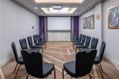 Plaza Suite Chaircircle