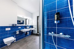 Guest room bath