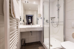 Premier Inn Germany bathroom