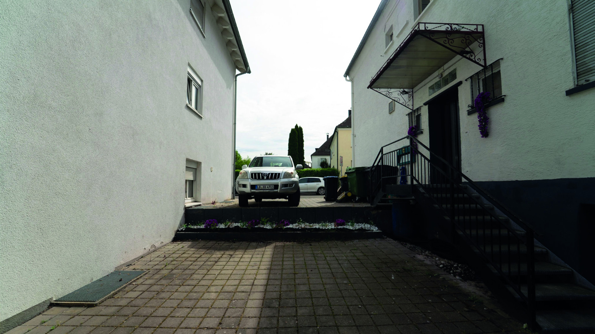 Kostenlose Parkplätze direkt an der Pension – bequem und unkompliziert für unsere Gäste.