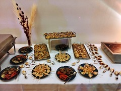 Vielseitiges Fingerfood-Buffet für Eventlocations mit Tartelettes, Spießen und gegrilltem Gemüse von Christians Catering Bernburg inklusive Vollservice.