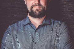 Inhaber Christian Schiel von Christians Catering in Bernburg. Ihr persönlicher Ansprechpartner für individuelles Hochzeitscatering, Firmenfeiern und maßgeschneiderte Buffetkonzepte in der Region.