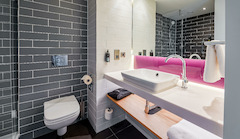 Premier Inn Mannheim City Centre hotel bathroom