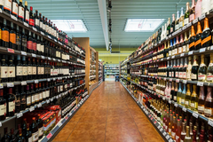 etränke
Unsere 450 qm große Getränkeabteilung ist so Premium wie unser Bier. Barre-Bräu und würziges Herforder sind feinherbe Heimatliebe in flüssiger Form.

Vielleicht die schönste Art, die Sonne zu genießen: unsere Wein-Auslese. Entdecken Sie die Sonnen