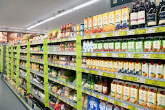 Vegan + Bio
Artikel von Biozentrale, Alnatura, Alpro, Oatly, veganz und Rügenwalder Mühle füllen unser großes Sortiment. Gerade im Tiefkühlbereich finden Sie eine große Auswahl an fleischlosen Produkten.