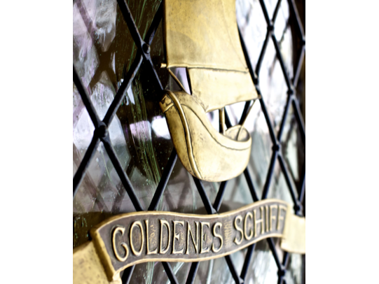 Goldenes Schiff