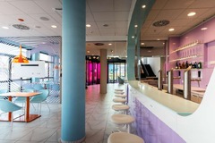 Lobby bar