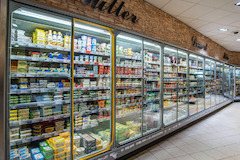 MOLKEREIPRODUKTE UND VEGANE ALTERNATIVEN
Milch ist nicht nur pur ein erfrischender Genuss. Ob von Kuh, Ziege oder Schaf, ob Milchreis, Joghurt, Skyr, Molke oder Kefir, ob Pudding, Milch-Drinks, Käse, Trinksauermilch oder Quark – der Frischemarkt EDEKA Wuc