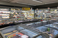 MOLKEREIPRODUKTE
Wir bieten eine breit gefächerte Auswahl an Produkten aus der Molkerei an, von Joghurt über Milchmischgetränke bis zum Käse. Du kannst dabei aus vielen verschiedenen Geschmacksrichtungen und Sorten wählen.