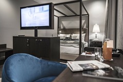 SCHLOSS-Zimmer - Historische Eleganz trifft auf modernen Komfort. Unsere SCHLOSS-Zimmer beeindrucken durch ästhetische Inneneinrichtung und hochwertige Ausstattung.
