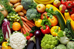 OBST UND GEMÜSE
Unsere Obst- und Gemüseabteilung ist eine wahre Schatzkammer für alle, die frische und gesunde Produkte lieben! Hier bieten wir dir eine große Auswahl an saisonalen Obst- und Gemüsesorten, wie zum Beispiel köstlichem Spargel aus der Region