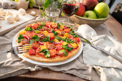 MUNDFEIN vegane Pizza Valeria mit pflanzlicher Merguez von Redefine Meat