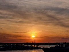 Blick auf den Sonnenuntergang über der Müritz.