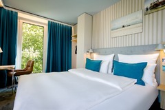 Hotel Motel One Rostock - Room