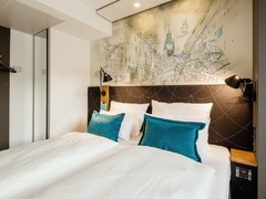 Hotel Motel One Freiburg - Room
