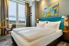 Hotel Motel One Wiesbaden - Room