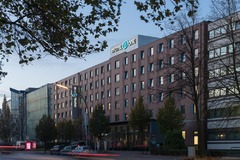 Hotel Motel One Hamburg-Altona - Exterior