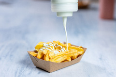 Wir können nicht ohne sie – wir lieben unsere Rustic Fries. Die leckeren Fritten könnt` ihr mit unserer hausgemachten Wasabi- oder Himmi-Jimmi-Mayo, mit BBQ-Sauce oder unserem Mango-Ketchup toppen.