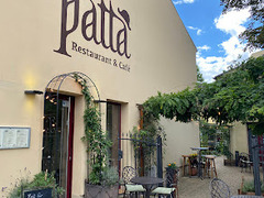 Blick auf den Eingang vom Restaurant Patta