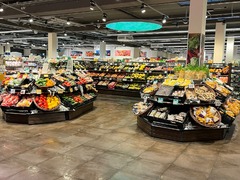 REWE Zuericher Str Muenchen Obst und Gemuese Praesentatation