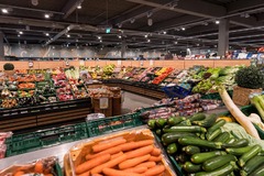 OBST UND GEMÜSE
Beim Obst und Gemüse erhalten wir jeden Tag frische Lieferungen und bieten Ihnen das Beste aus der Region und Saison an! Sie finden in der Auswahl auch einige Demeterprodukte und natürlich viele Waren in bester Bio-Qualität. Daneben offeri