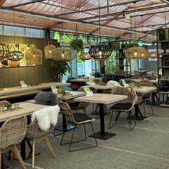 Blumen-Risse gemütliches Gartencafé mit Sitzbereich in Kreuztal