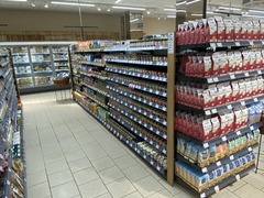 Denns BioMarkt - Naturkostladen mit einer Vielzahl von Bio-Lebensmitteln und Bio-Produkten