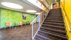 Lobby und Treppenaufgang Hotel