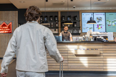 Hotelrezeption in der Raststätte