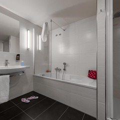 Badezimmer mit Badewanne