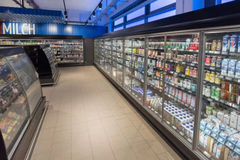 Molkereiprodukte
Das Beste aus der Milch findest du in unseren Kühltheken. Du hast die Wahl aus diversen Joghurts, Puddings, Desserts, Milch-Drinks, Käsesorten, Kefir, Trinksauermilch, Quark und Schmalz. Außerdem gibt es hier eine große Auswahl an veganen