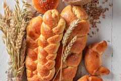 Bäckerei Wünsche
Typisch Backstube Wünsche. Echt bayerisch. Echt gut. Die Bäckerei Wünsche ist bekannt für ihre hochwertigen, traditionell gebackenen Brotspezialitäten. Als bayerisches Traditionsunternehmen legt die Bäckerei großen Wert auf die Herkunft i