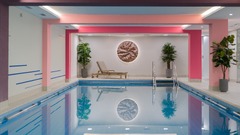 Schwimmbad mit Wohlfühlambiente im Mercure Köln Belfortstraße