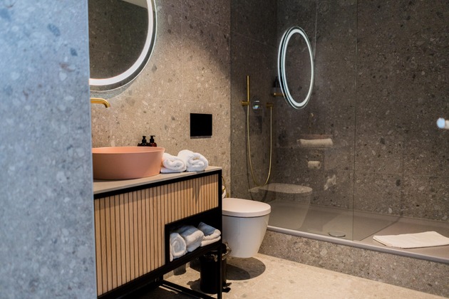 Bob W Peterhof Munich Airport