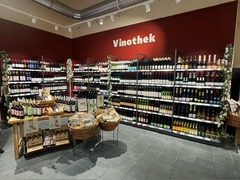 Weinabteilung im Denns BioMarkt Ingelheim