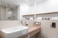Premium Room bath