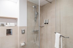 Premium Room bath