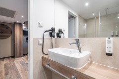 Premium Room bath