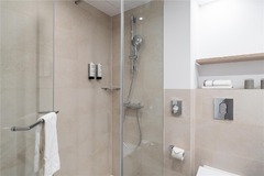 Junior Suite bath