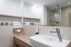 Junior Suite bath