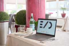 exo-individual-hotel-waghaeusel-restauran-work