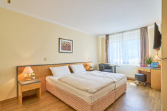 exo-individual-hotel-waghaeusel-room1