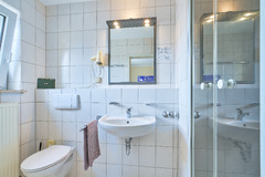 exo-individual-hotel-waghaeusel-bath1
