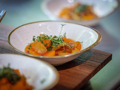 Tapasgericht mit Wurzelgemüse und Kräutern im Restaurant Das Blümchen Friedrichshafen.