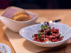 Tapasgericht mit getrockneten Tomaten und Pesto im Restaurant Das Blümchen Friedrichshafen.