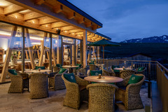 Sonnenterrasse mit 58 Plätzen des Hofgut-Restaurants.