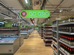 Innenansicht mit go asia Werbeanlage